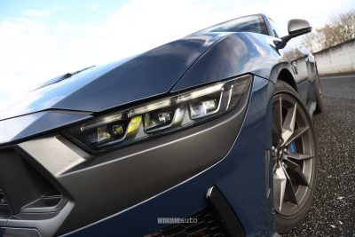 Ford Mustang Dark Horse faro anteriore firma luminosa