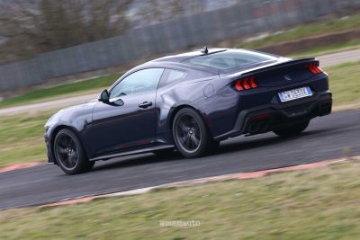 Ford Mustang Dark Horse test in pista all'ISAM