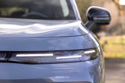 Leapmotor B10 faro anteriore firma luminosa