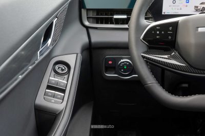 Jaecoo J5 comandi della portiera del guidatore