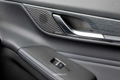 Jaecoo J5 EV casse audio Sony nella portiera passeggero