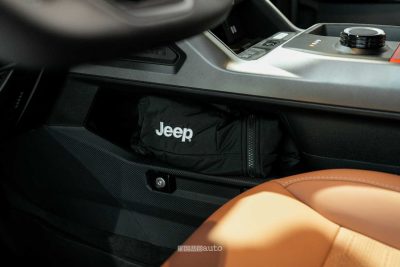 Nuova Jeep Recon vano porta oggetti nelle console centrale