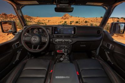 Nuova Jeep Wrangler Rubicon 2026 plancia abitacolo