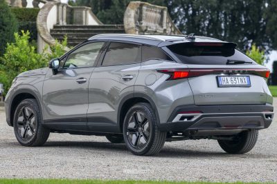 Omoda 5 SHS-H posteriore 3/4