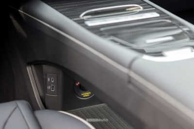 Omoda 5 SHS-H prese USB console centrale