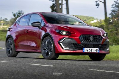Nuova Renault Clio Esprit Alpine su strada