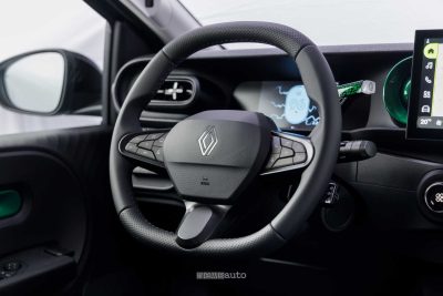 Renault Twingo E-Tech-Electric Techno Vert Absolu volante abitacolo