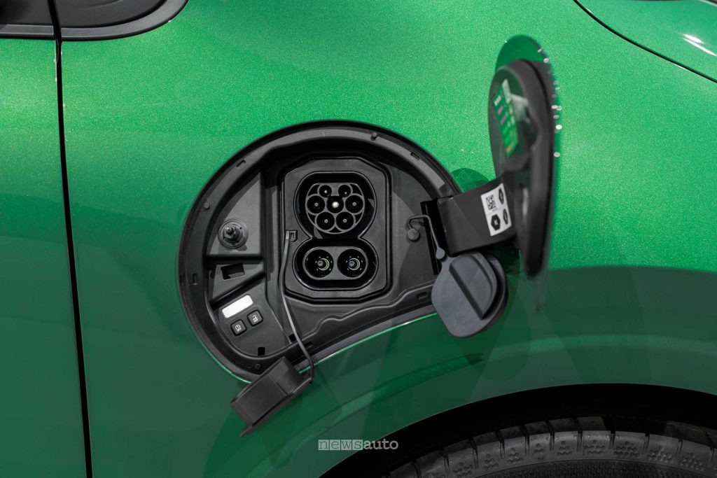 Renault Twingo E-Tech-Electric Techno Techno Vert Absolu vano per la ricarica AC/DC