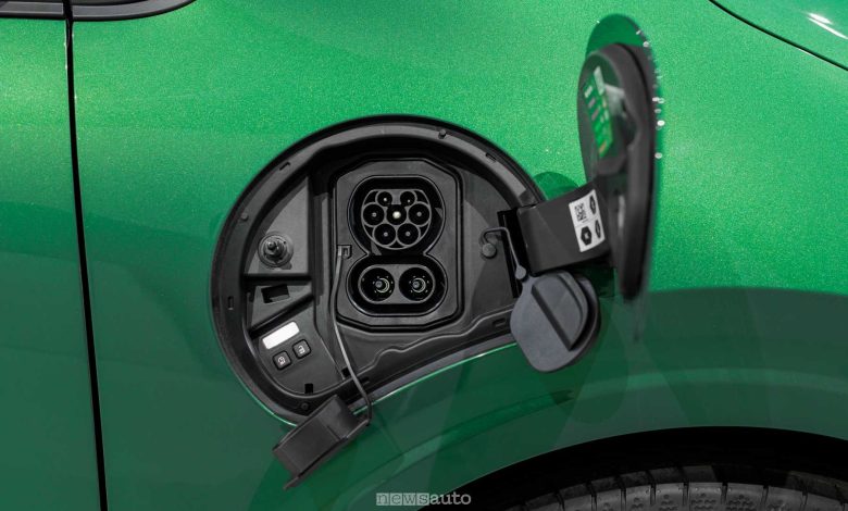 Renault Twingo E-Tech-Electric Techno Vert Absolu vano per la ricarica AC/DC