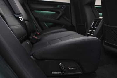 Porsche Cayenne Turbo Electric comandi regolazione dei sedili posteriori