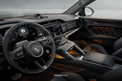 Porsche Cayenne Turbo Electric volante abitacolo