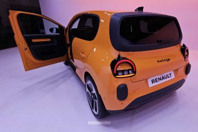 Renault Twingo E-Tech Electric gialla posteriore 3/4