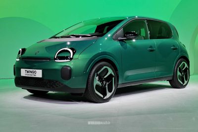 Renault Twingo E-Tech Electric verde anteriore 3/4