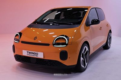 Renault Twingo E-Tech Electric gialla anteriore 3/4