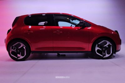 Renault Twingo E-Tech Electric rossa laterale
