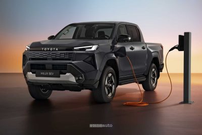 Nuovo Toyota Hilux BEV in ricarica