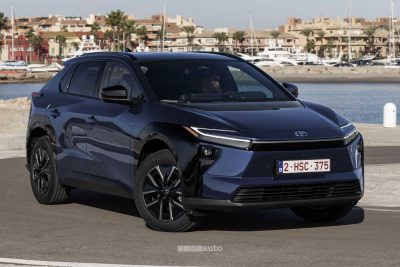 Nuova Toyota bZ4X FWD anteriore 3/4