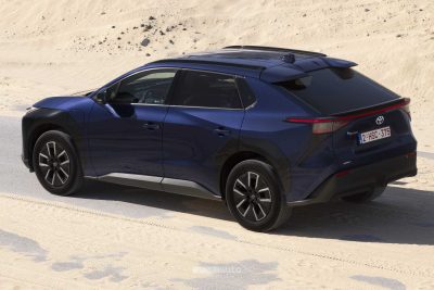 Nuova Toyota bZ4X FWD posteriore 3/4