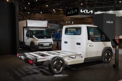 Kia PV5 Chassis Cab posteriore 3/4