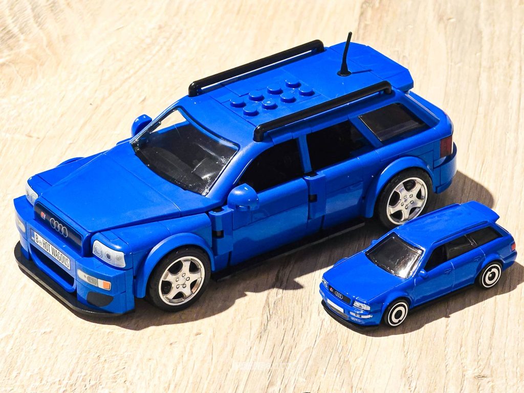 Mattel Brick Shop Audi RS2 montata con Hot Wheels 1:64 inclusa