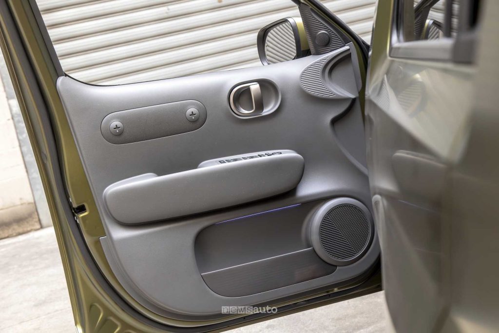 Hyundai Inster Cross rivestimento portiera guidatore