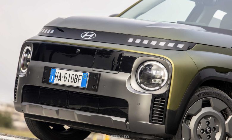 Hyundai Inster Cross paraurti firma luminosa anteriore