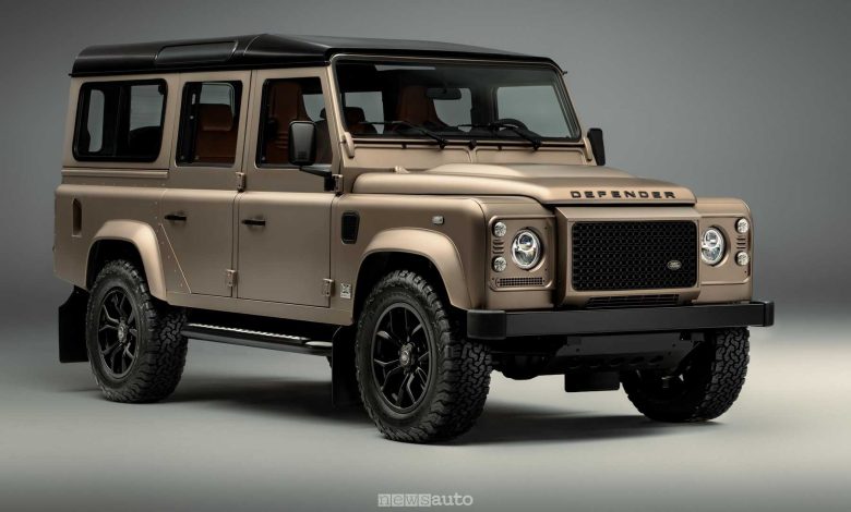 Land Rover Classic Defender V8 livrea Petra Copper