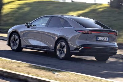 Mazda 6e test su strada