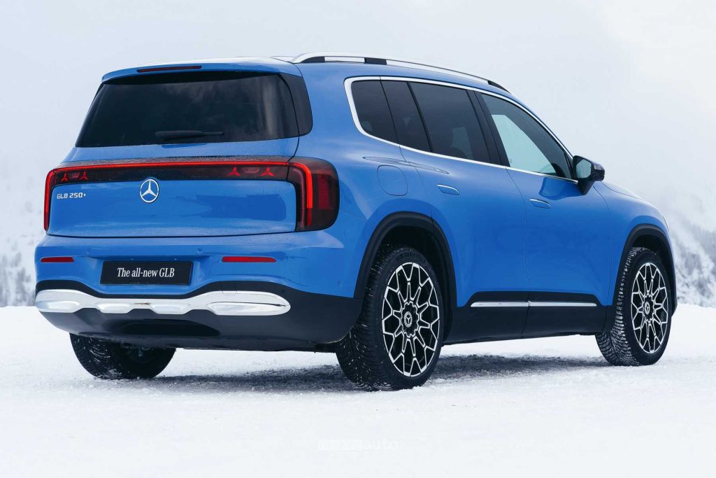 Nuova Mercedes GLB 250+ posteriore 3/4