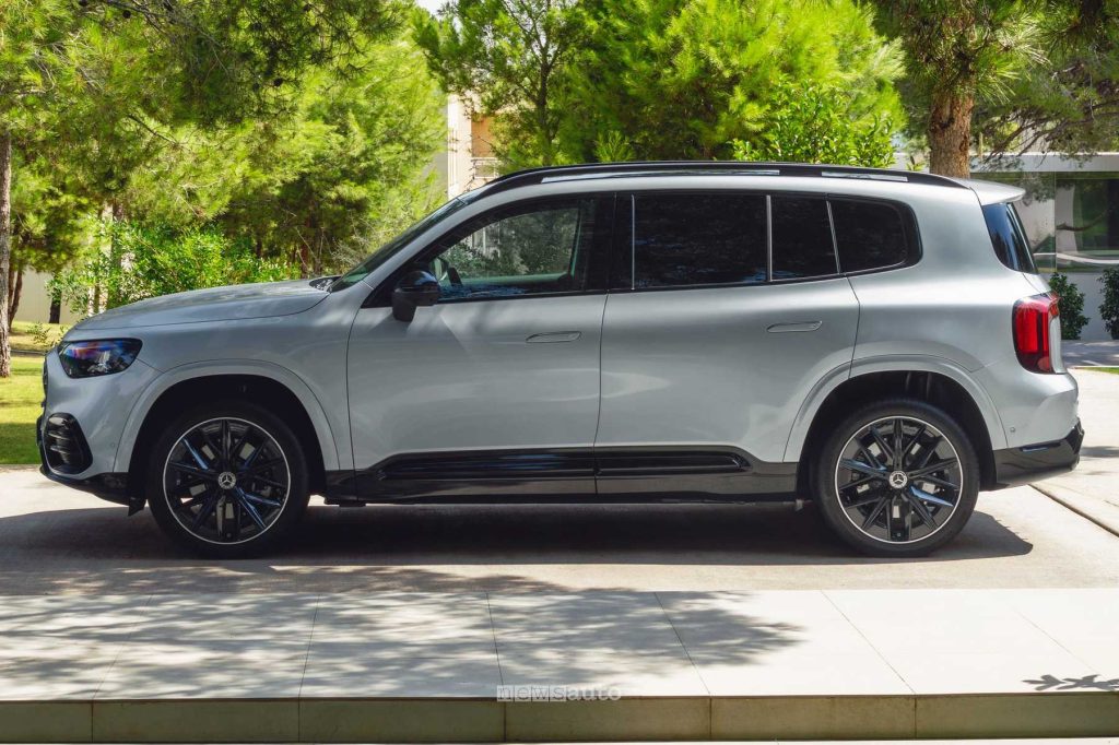 Nuova Mercedes GLB laterale