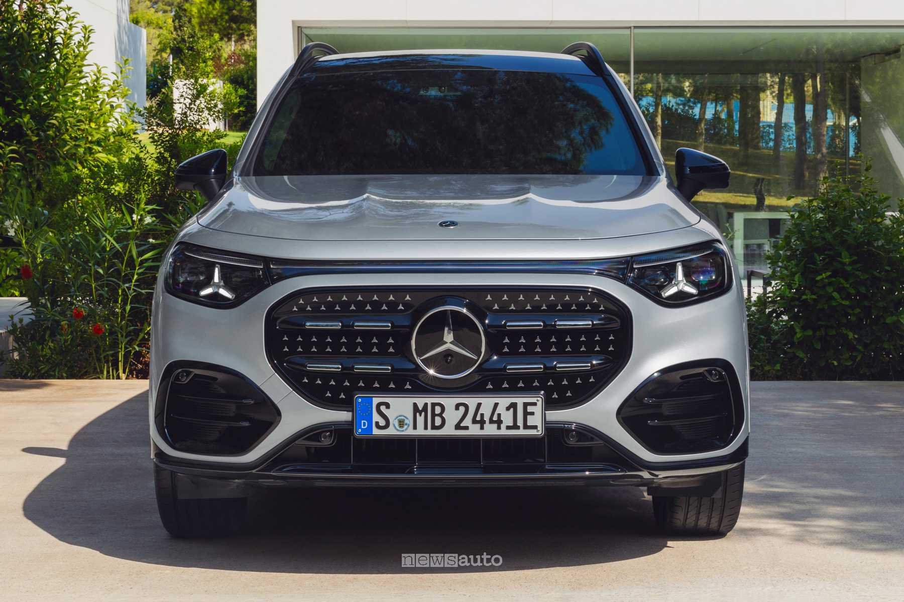 FOTO nuova Mercedes GLB, carrozzeria, abitacolo e interni FOTOGALLERY COMPLETA