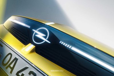Nuova Opel Astra logo illuminato, firma luminosa