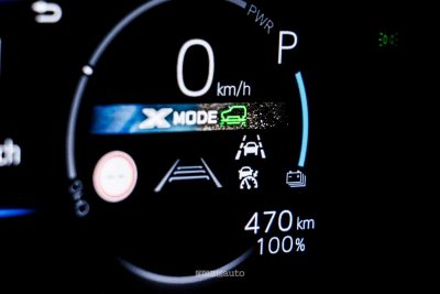 Nuova Toyota bZ4X AWD info autonomia quadro strumenti