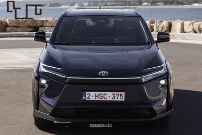 Nuova Toyota bZ4X FWD frontale