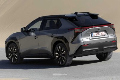 Nuova Toyota bZ4X AWD su strada