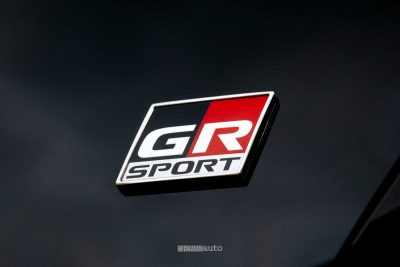 Nuova Toyota Aygo X logo GR Sport portellone posteriore