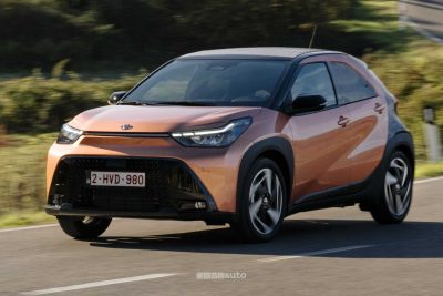 Nuova Toyota Aygo X su strada