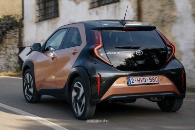 Nuova Toyota Aygo X su strada