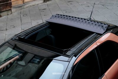 Nuova Toyota Aygo X tetto in tela aperto