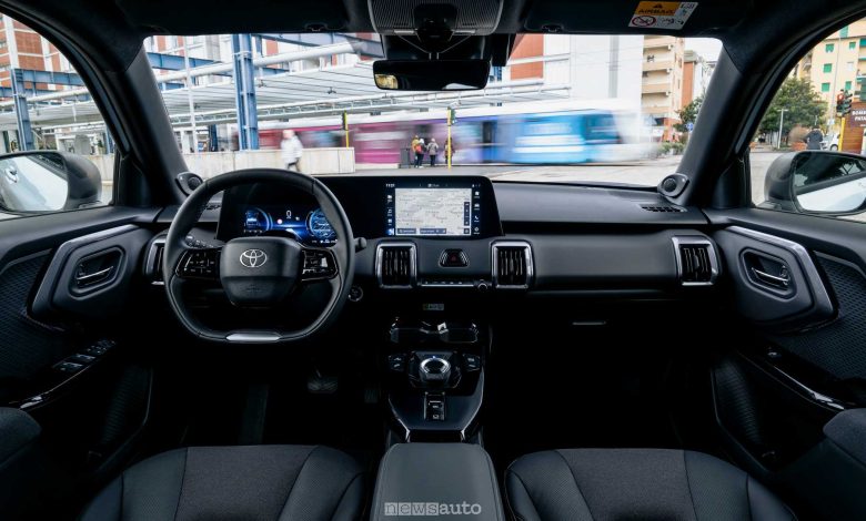Toyota Urban Cruiser AWD plancia abitacolo
