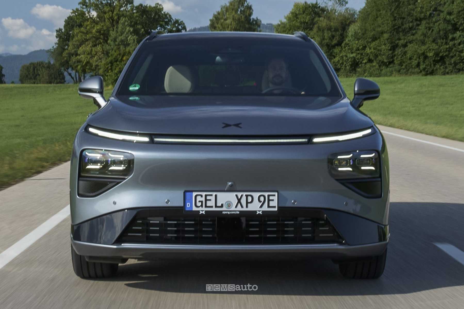 Xpeng G9 2026 su strada