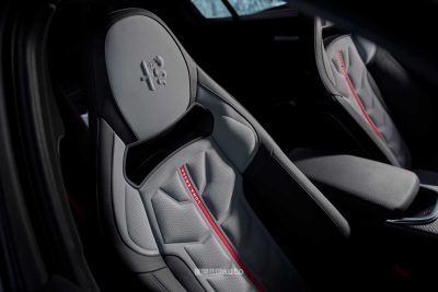 Alfa Romeo Giulia Quadrifoglio Luna Rossa sedili anteriori