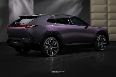 Mazda CX-6e posteriore 3/4