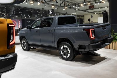 Nuova Toyota Hilux BEV posteriore 3/4