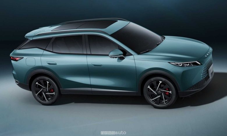 Omoda 7 SHS-P laterale