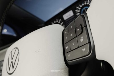 Volkswagen ID. Polo comandi fisici sul volante